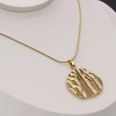 Fan Necklace