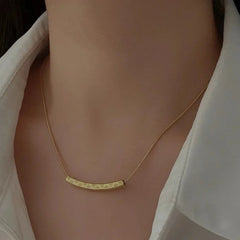 Curved Necklace