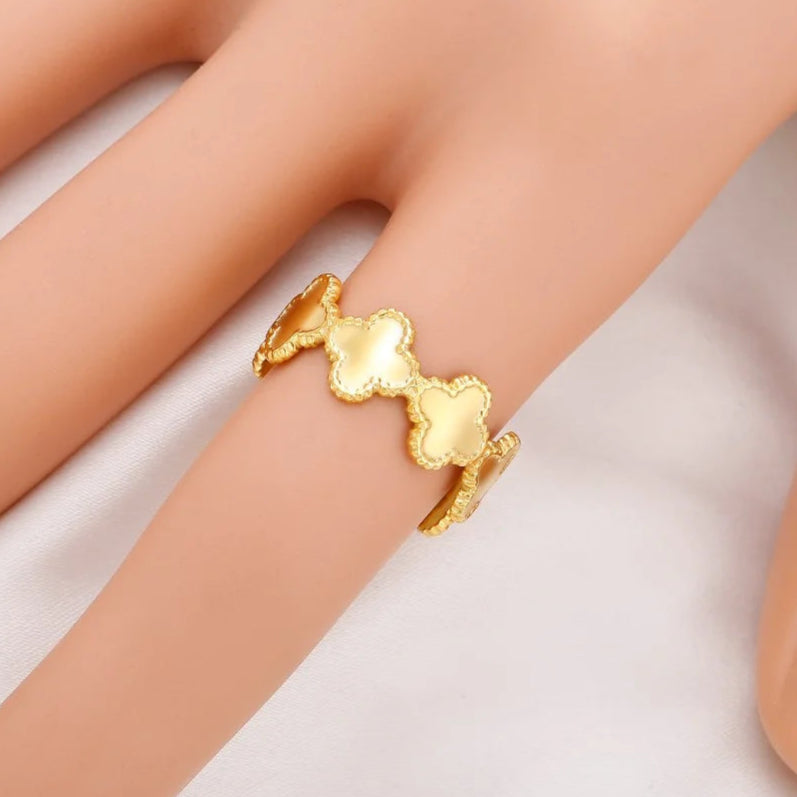 Clover Ring