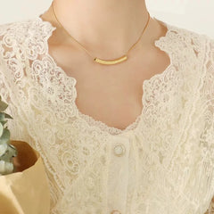 Curved Necklace