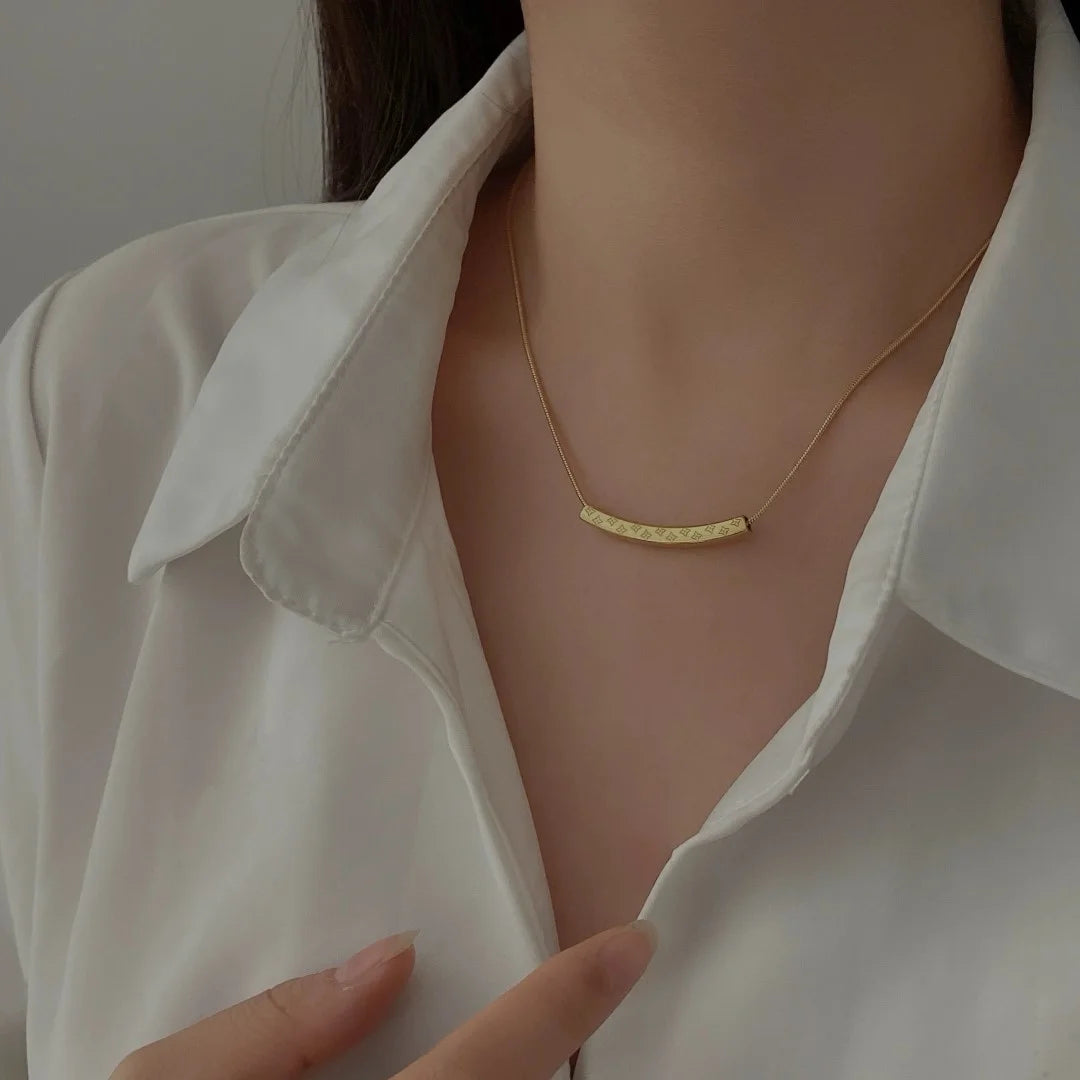 Curved Necklace